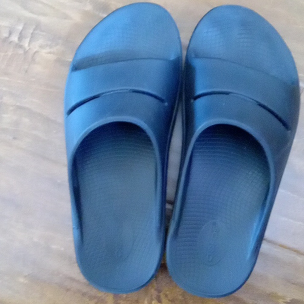 OOFOS black sandals mens 10 like new